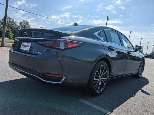 2025 Lexus ES 300h Base