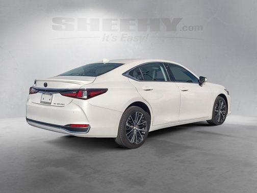 Eminent White Pearl 2023 Lexus ES 250 Base