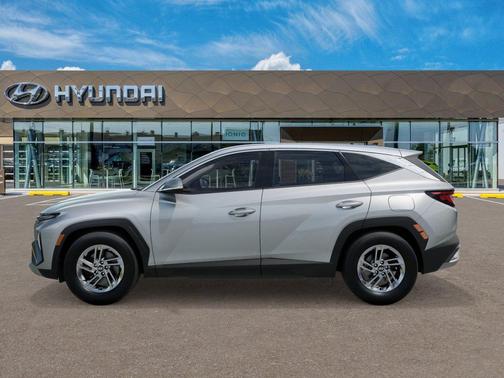 Shimmering Silver 2026 Hyundai TUCSON SE