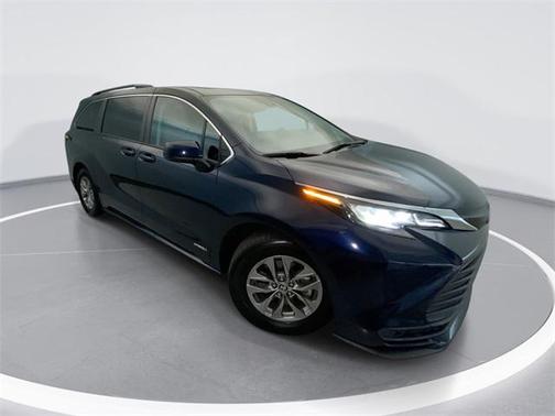 2021 Toyota Sienna LE