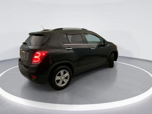 Mosaic Black Metallic 2019 Chevrolet Trax LT