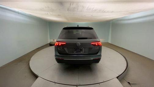 Platinum Gray Metallic 2018 Volkswagen Tiguan 2.0T SEL