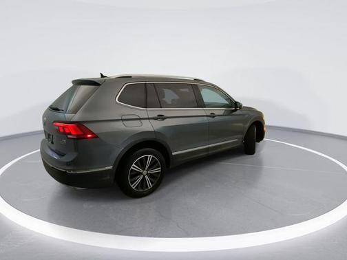 Platinum Gray Metallic 2018 Volkswagen Tiguan 2.0T SEL
