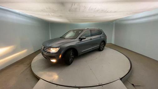 Platinum Gray Metallic 2018 Volkswagen Tiguan 2.0T SEL