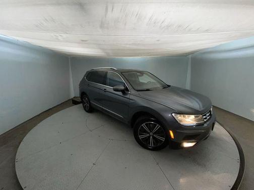 Platinum Gray Metallic 2018 Volkswagen Tiguan 2.0T SEL