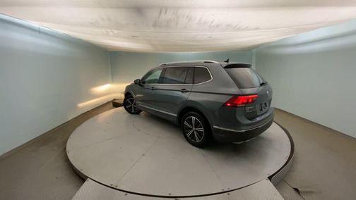 Platinum Gray Metallic 2018 Volkswagen Tiguan 2.0T SEL