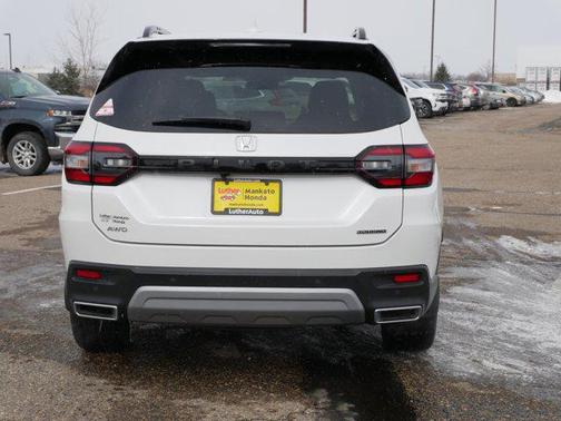 2023 Honda Pilot Touring 8-Passenger