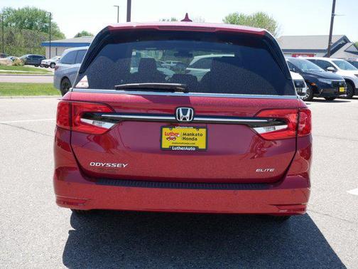 Radiant Red Metallic II 2022 Honda Odyssey Elite