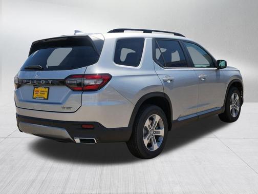 Solar Silver Metallic 2026 Honda Pilot EX-L