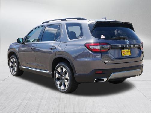 Modern Steel Metallic 2026 Honda Pilot Touring 8-Passenger