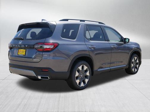 Modern Steel Metallic 2026 Honda Pilot Touring 8-Passenger