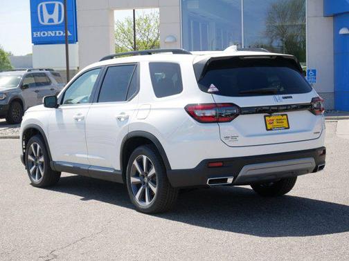 2025 Honda Pilot Touring 8-Passenger