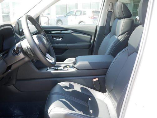 2025 Honda Pilot Touring 8-Passenger