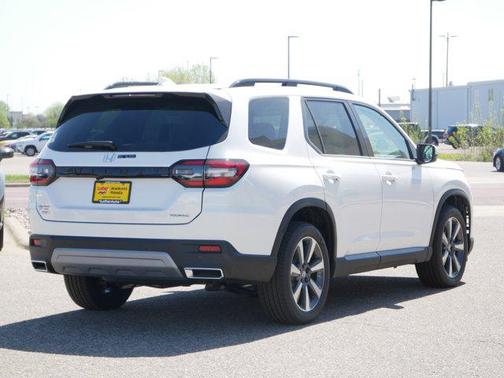2025 Honda Pilot Touring 8-Passenger
