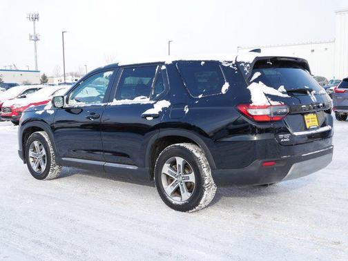 2023 Honda Pilot AWD EX-L 8 Passenger