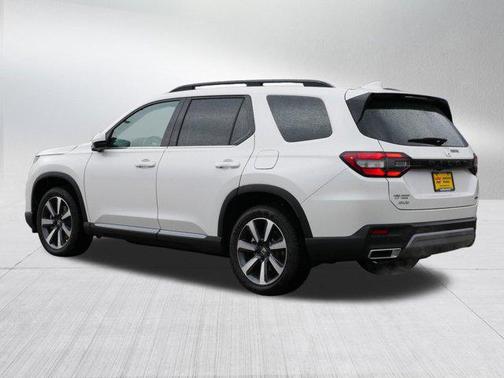 2025 Honda Pilot Touring 8-Passenger