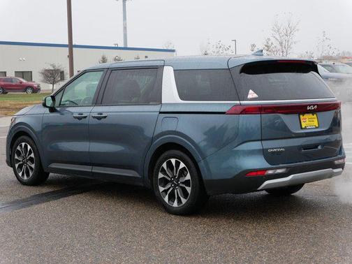 2023 Kia Carnival EX