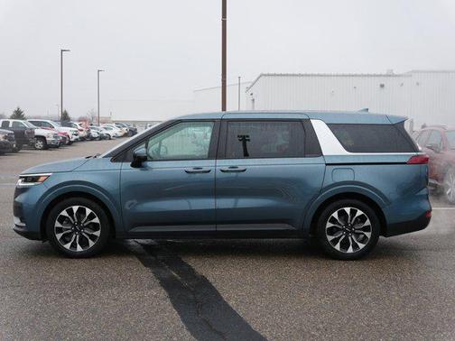 2023 Kia Carnival EX