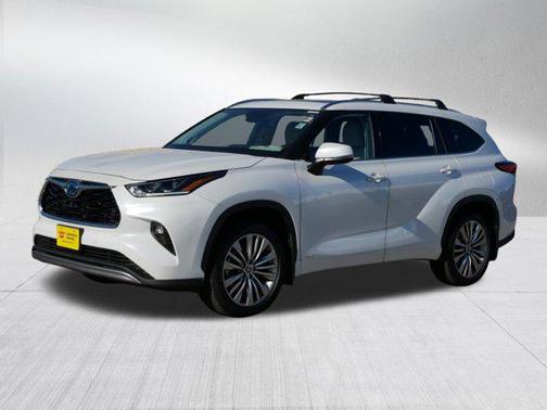 2022 Toyota Highlander Hybrid Platinum