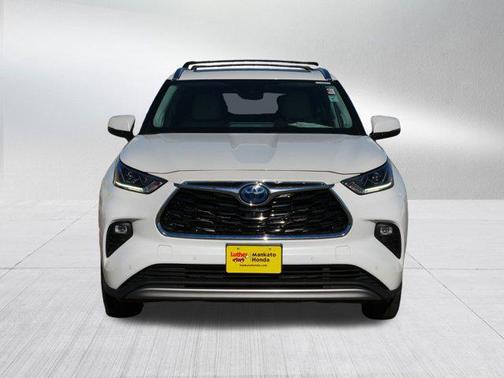 2022 Toyota Highlander Hybrid Platinum