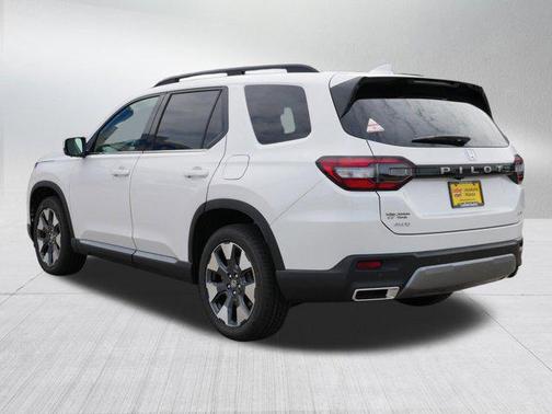 Platinum White Pearl 2026 Honda Pilot Elite