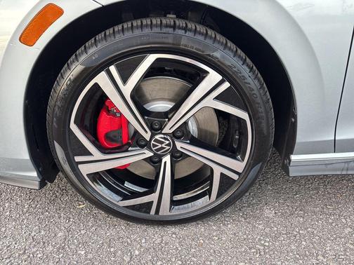 2026 Volkswagen Golf GTI 2.0T SE DSG