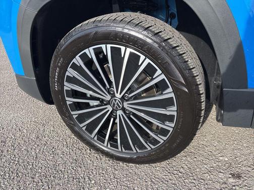 2026 Volkswagen Taos SE