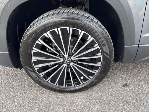 2026 Volkswagen Taos SE