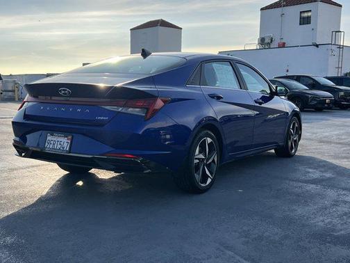 2023 Hyundai ELANTRA Limited