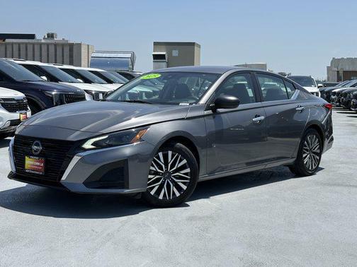 Gun Metallic 2025 Nissan Altima SV FWD