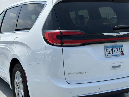 Bright White Clearcoat 2024 Chrysler Pacifica Touring L