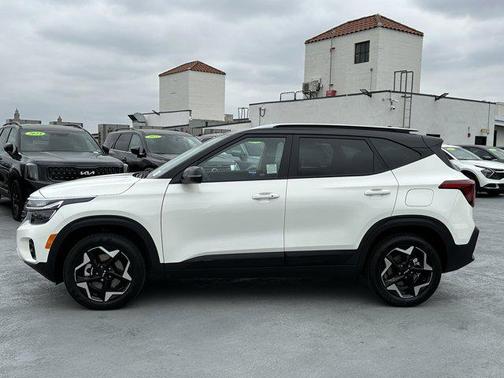 Clear White/Black Roof 2026 Kia Seltos S