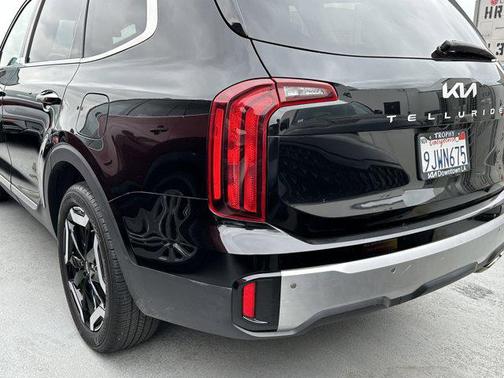 Ebony Black 2024 Kia Telluride S