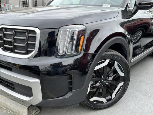 Ebony Black 2024 Kia Telluride S