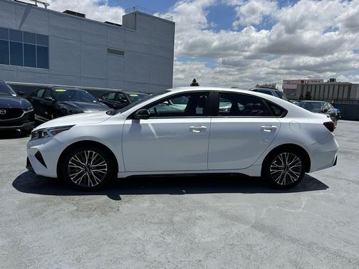 Snow White Pearl 2023 Kia Forte GT-Line