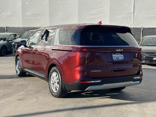 2024 Kia Carnival LX
