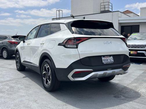 Snow White Pearl 2025 Kia Sportage LX