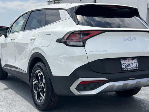 Snow White Pearl 2025 Kia Sportage LX