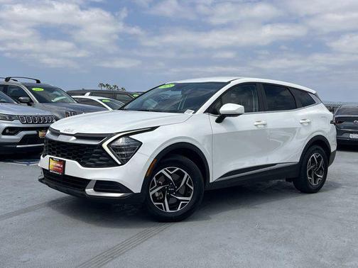 Snow White Pearl 2025 Kia Sportage LX