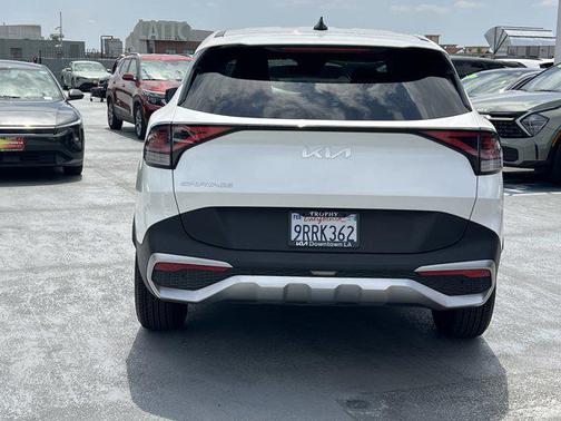Snow White Pearl 2025 Kia Sportage LX