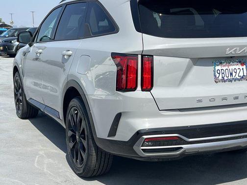 Wolf Gray 2022 Kia Sorento SX