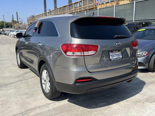 Titanium Silver 2016 Kia Sorento LX