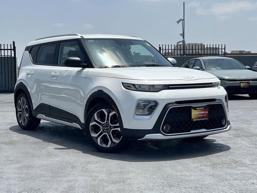 Snow White Pearl 2022 Kia Soul X-Line