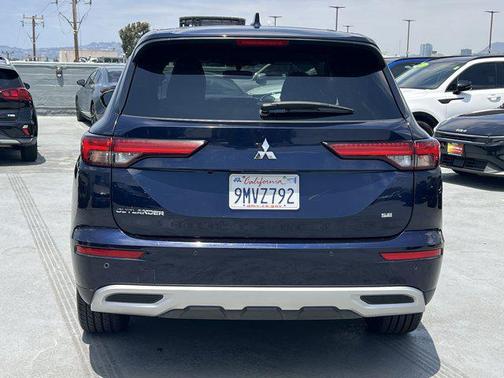 Cosmic Blue Metallic 2024 Mitsubishi Outlander