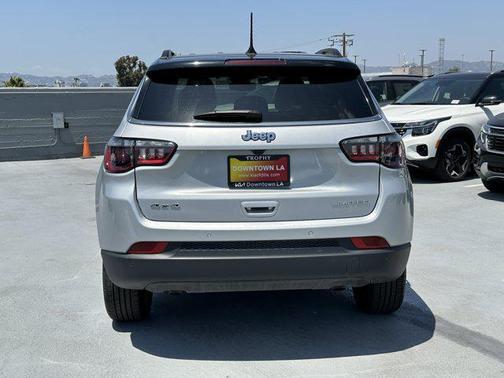 Silver Zynith Metallic Clearcoat 2025 Jeep Compass Limited