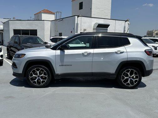 Silver Zynith Metallic Clearcoat 2025 Jeep Compass Limited