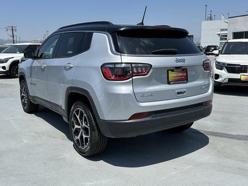 Silver Zynith Metallic Clearcoat 2025 Jeep Compass Limited