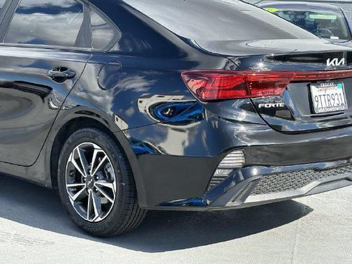 Aurora Black 2023 Kia Forte LXS