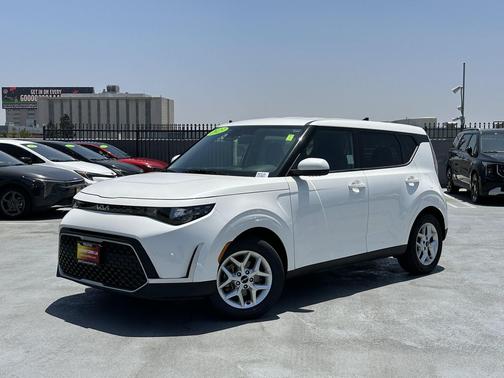 Snow White Pearl 2023 Kia Soul LX