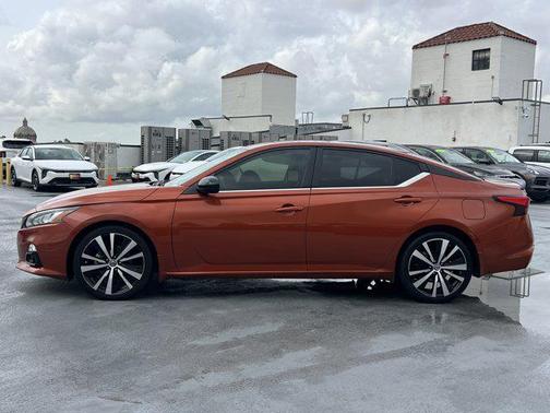 2022 Nissan Altima SR FWD